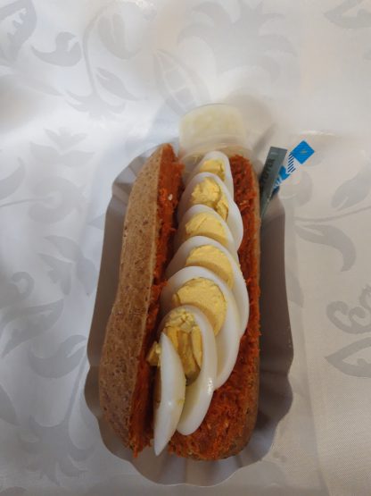 Broodje Filet American met gekookt ei